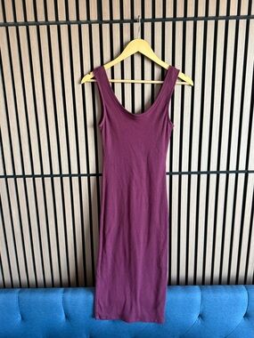 Ambiance Burgundy Ribbed Scoop Neck Bodycon Midi Dress, size small